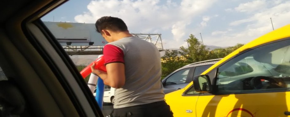 iran-street_hustler_945x381