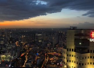 Singapore opens up digital banking licences to non banks