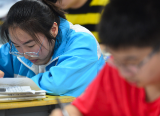 China suddenly allows off-campus tutoring again, after months of crackdown?