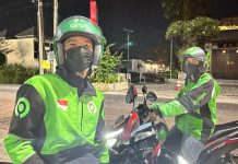 Bali on a motorcycle: Grab vs Gojek Grab
