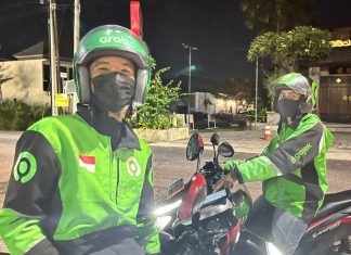 Bali on a motorcycle: Grab vs Gojek Grab